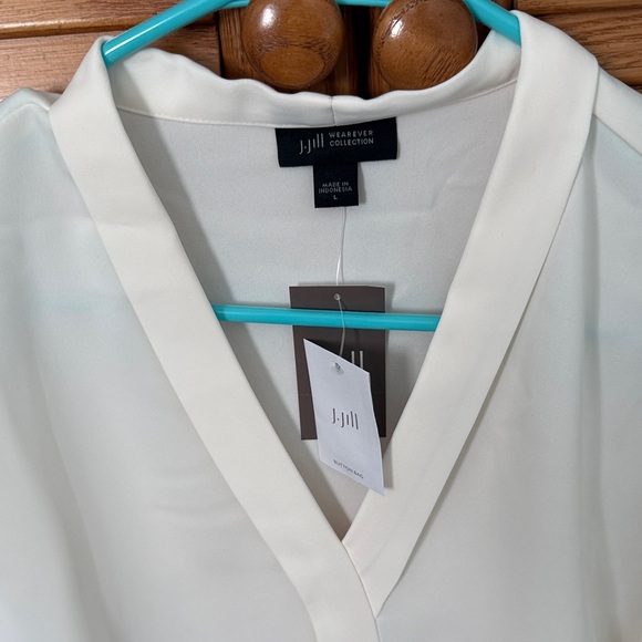 NWT 🌸 J. Jill Cream V-Neck Blouse Size Large - Picture 2 of 10